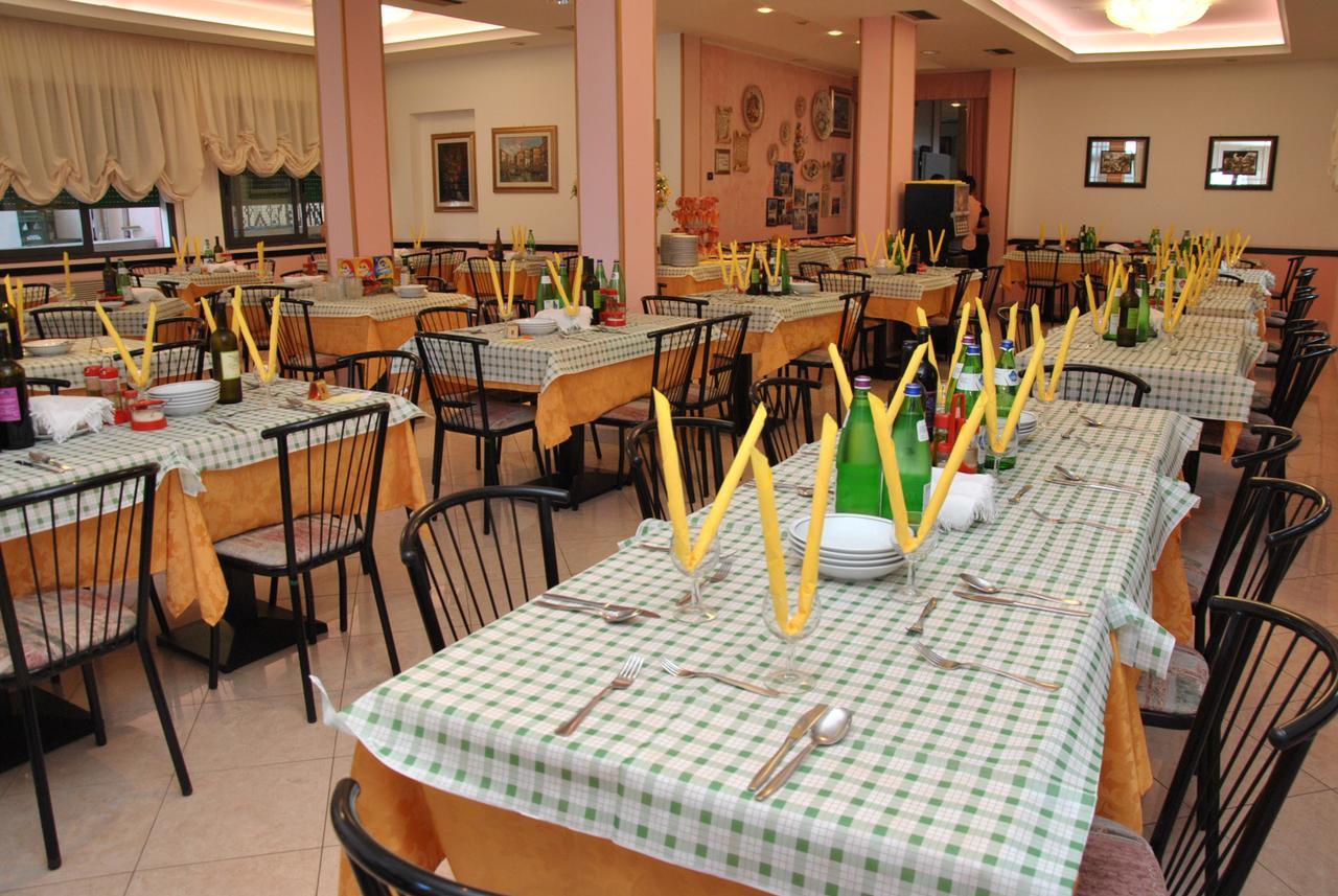 Hotel Ristoro Bellaria-Igea Marina Exterior foto